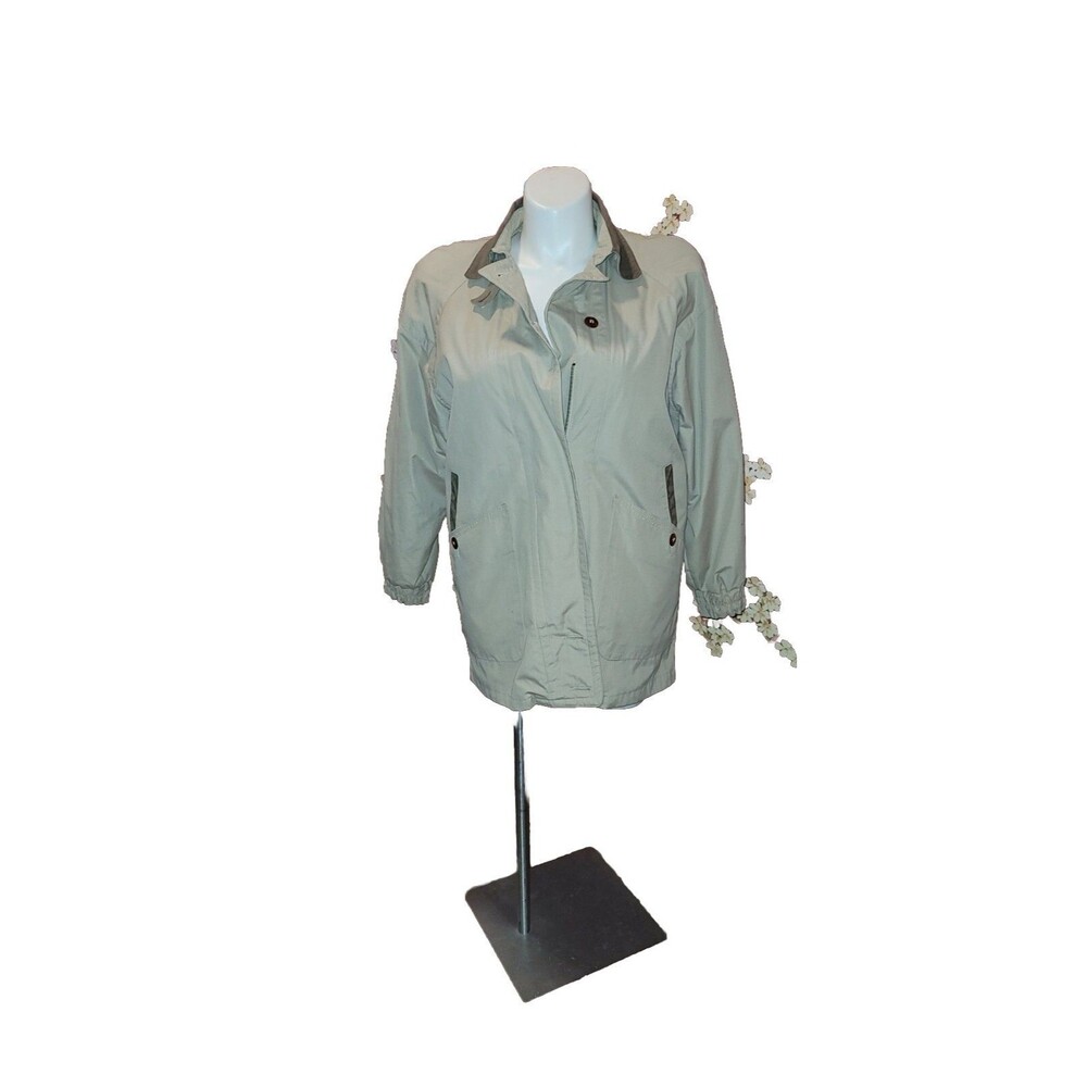 London Fog Women's coat. All weather coat. Size 6 Tan/Brown Removeable lining.